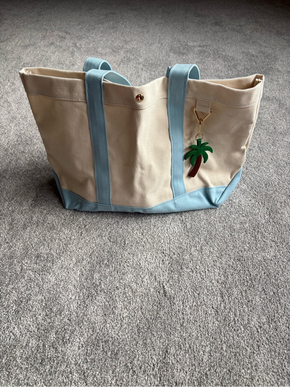 BNWOT - Baublebar Cream Canvas Tote Bag with Light Blue Trim and Palm Tree Charm - Picture 3 of 7